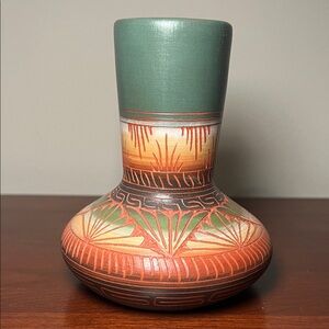 Native American Etched Handmade Pottery Vase Cecelia Benally Navajo Signed